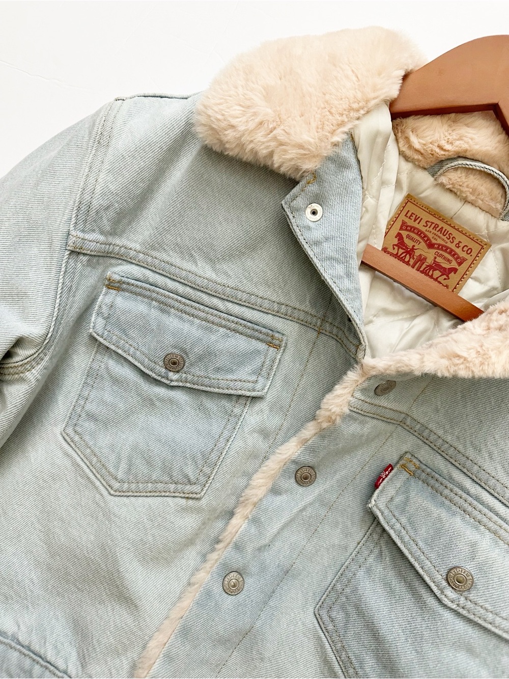 New Levi’s Oversized Utility Fur Trucker Denim Jacket Sample Size S